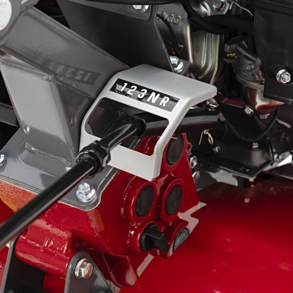 Motocultivador Tratorito à Gasolina Branco BTTG 7,5-800 7,5CV - Image 2